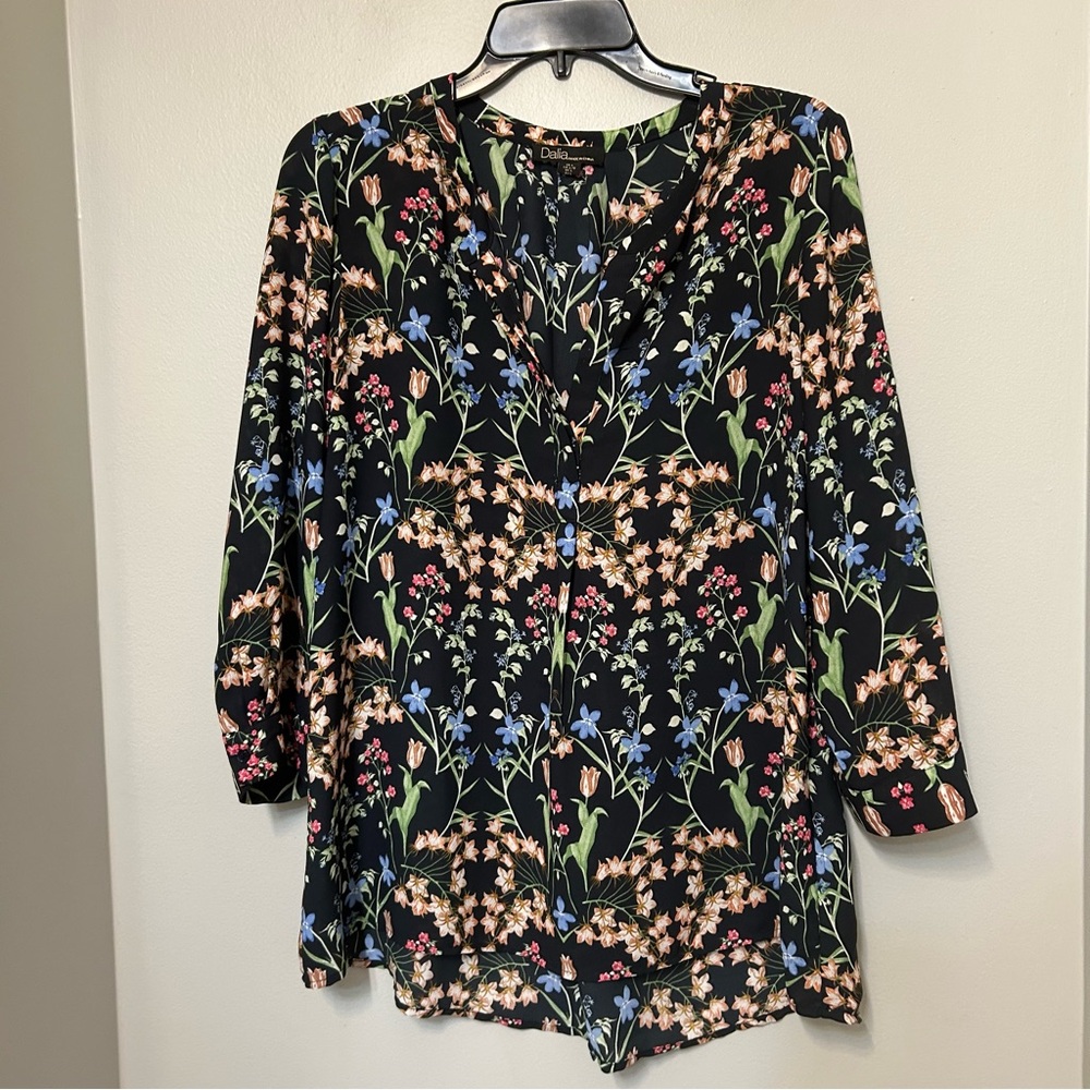 Dalia Women’s Size Large floral Print Top Blouse 3/4 Sleeve‎ Workwear Casual EUC